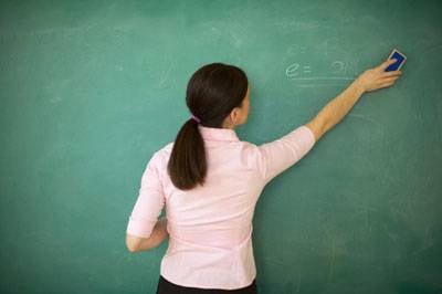 Piso de R$ 950 para professores é aprovado no Senado