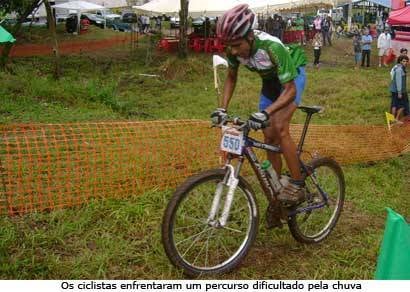MTB Sem Fronteiras é marcado por chuva e muita disputa