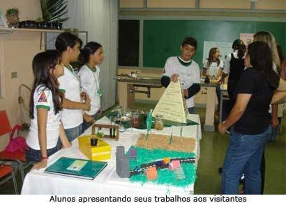 Mais de 70 projetos são apresentados na feira de Ciências e Tecnologia do Polivalente