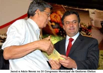 Jeová recebe cartilha das mãos do governador Aécio Neves