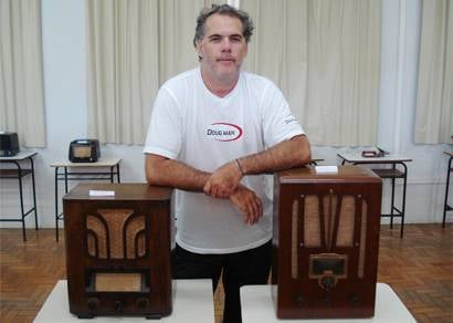 Professor expõe coleção de rádios no Cefet