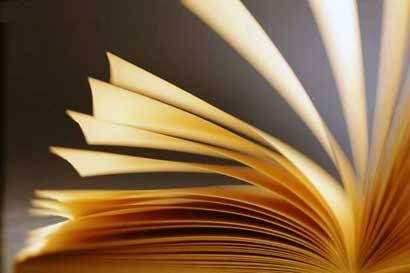 Uniaraxá lança livro sobre Egressos