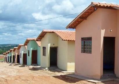Moradores recebem chaves simbólicas das casas do PSH