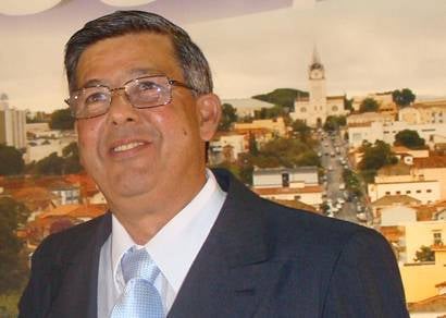 Jeová toma posse e assume Prefeitura de Araxá pela segunda vez