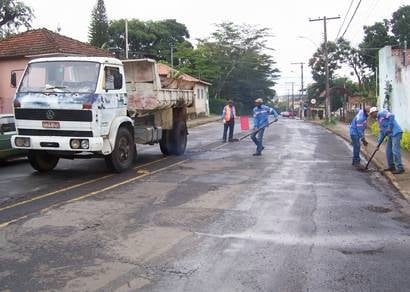 Prefeitura inicia recuperação de ruas