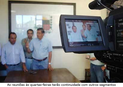 Jeová Moreira se reúne com a imprensa