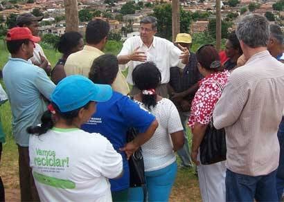 Catadores de material reciclável fazem reivindicação ao prefeito