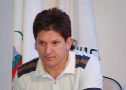Roberto Gaúcho divulga lista de dispensa