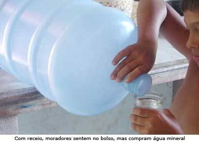 Prefeitura cancela envio de água mineral aos moradores do Barreiro