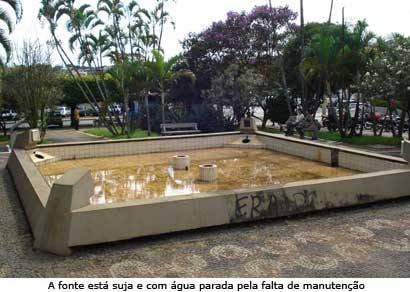 Vereadores requerem banheiro público e indicam local