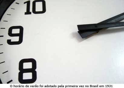 Relógios devem ser atrasados em uma hora neste fim de semana