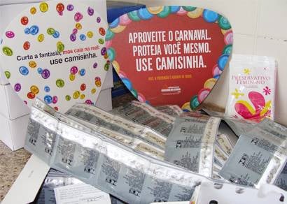Campanha de Carnaval foca sexo seguro para mulheres acima de 50 anos