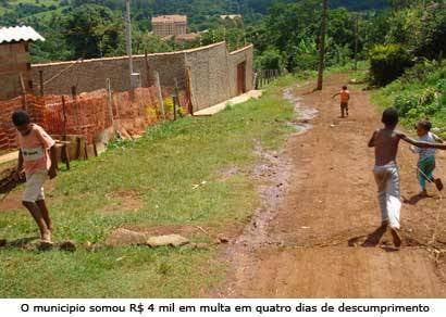 Prefeitura retoma entrega de água mineral aos moradores do Barreiro