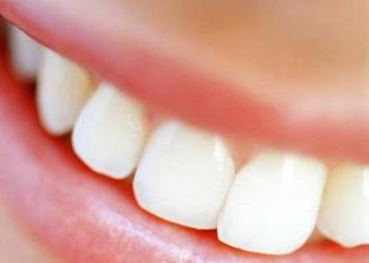 Mais de 50% dos brasileiros não têm acesso adequado a escovas de dente