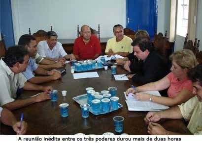 Três poderes por uma solução