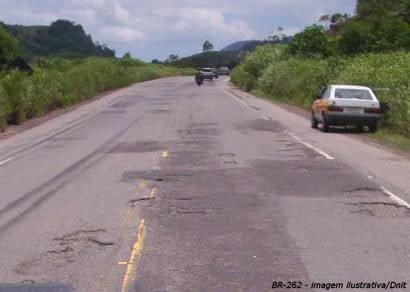 Três pessoas morrem em acidente na BR-262 próximo a Córrego Danta