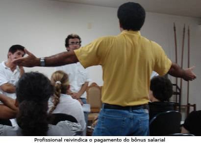 Clima quente entre dentistas e secretário de Saúde