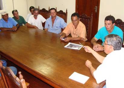 Prefeito anuncia bonificação para operários da Secretaria Rural