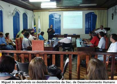 Miguel Jr. tira dúvidas dos vereadores sobre a Sec. de Desenvolvimento Humano