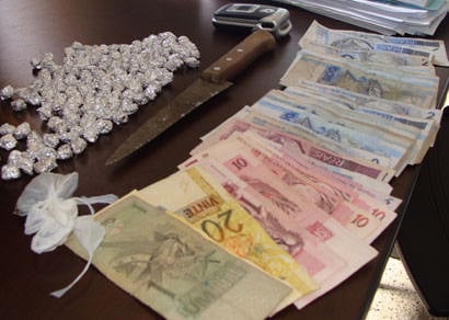 PM apreende mais de 140 pedras de crack e prende cinco suspeitos