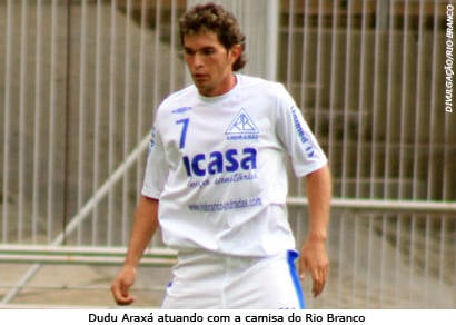 Dudu Araxá se apresenta no Náutico
