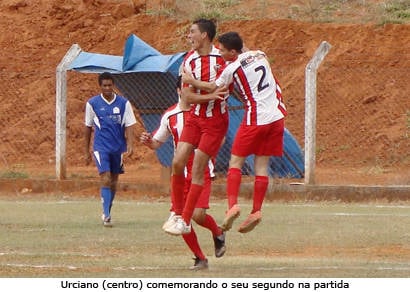 Urciano comanda a vitória do Vila