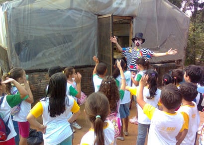 ???O Mundo Mágico do Circo??? diverte criançada durante miniférias do Sesc Araxá