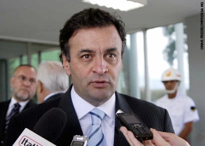 Aécio anuncia linha de crédito de R$ 400 mi para municípios