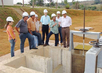 Prefeito e equipe visitam construção da ETE Central da Copasa