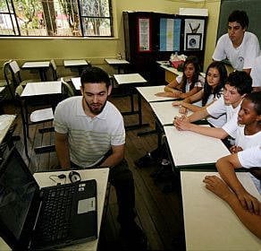 Professores poderão comprar computador portátil pelos Correios