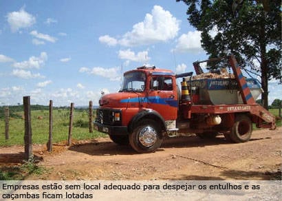 Caminhões estão sem local para despejar entulho