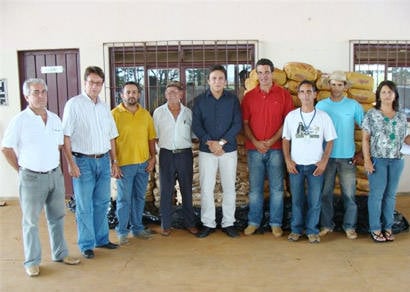 Comunidades rurais de Araxá recebem sementes de milho e feijão