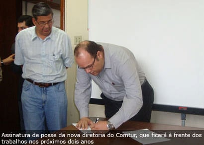 Prefeito empossa nova diretoria do Comtur
