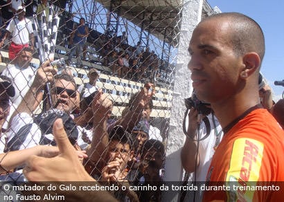Diego Tardelli destaca contato com a torcida do Galo em Araxá