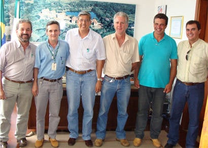 Equipe da Epamig inicia implantação da Feax