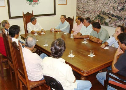 Empresários do ramo de avicultura do ES se reúnem com o prefeito e produtores