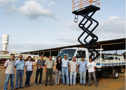 Prefeitura adquire caminhão especial para manutenção semafórica