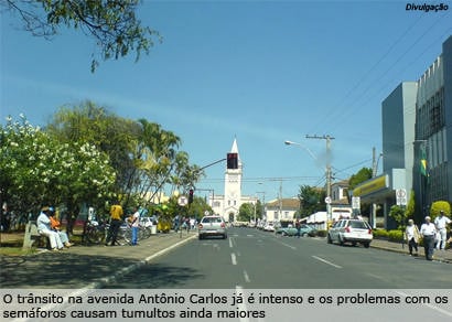 Problemas com semáforos causam transtorno no trânsito