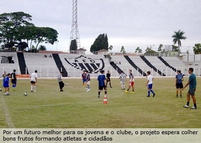 Jovens do Projeto de Incentivo ao Esporte do Ganso já treinam com bola