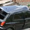 Pulam no teto do carro e acabam na prisão