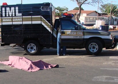 Acusado de matar a ex-mulher é preso dentro de cemitério