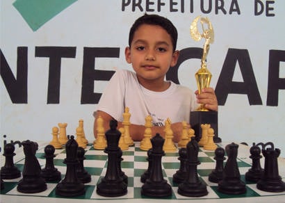 Araxaense de apenas 5 anos é campeão de xadrez em Monte Carmelo