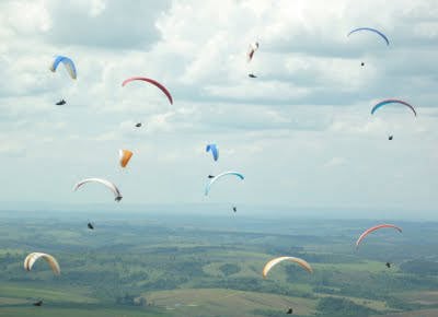 Campeonatos internacionais de voo livre movimentam o Horizonte Perdido