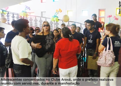 Adolescentes do PCA são ameaçados de demissão durante protesto