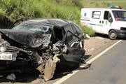 Ambulância de Araxá é atingida em acidente e mulher morre na BR-262