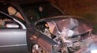 Condutor embriagado e inabilitado atravessa avenida em alta velocidade e bate em poste