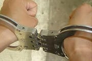 Homem é preso por ato obsceno contra adolescente