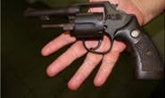 PM prende homem por posse ilegal de arma de fogo