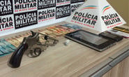 PM prende autores com arma de fogo e droga