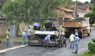 Trecho da avenida Aracely de Paula no Fertiza é recapeado